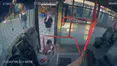 Minibüse tek başına binen 2 yaşındaki çocuk polisi harekete geçirdi