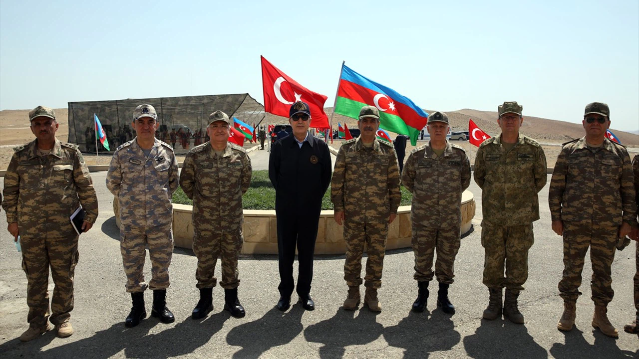 Akar: Hocalı'da soykırım yapan, Yukarı Karabağ'ı işgal eden Ermenistan'a karşı Azerbaycan'ın yanındayız