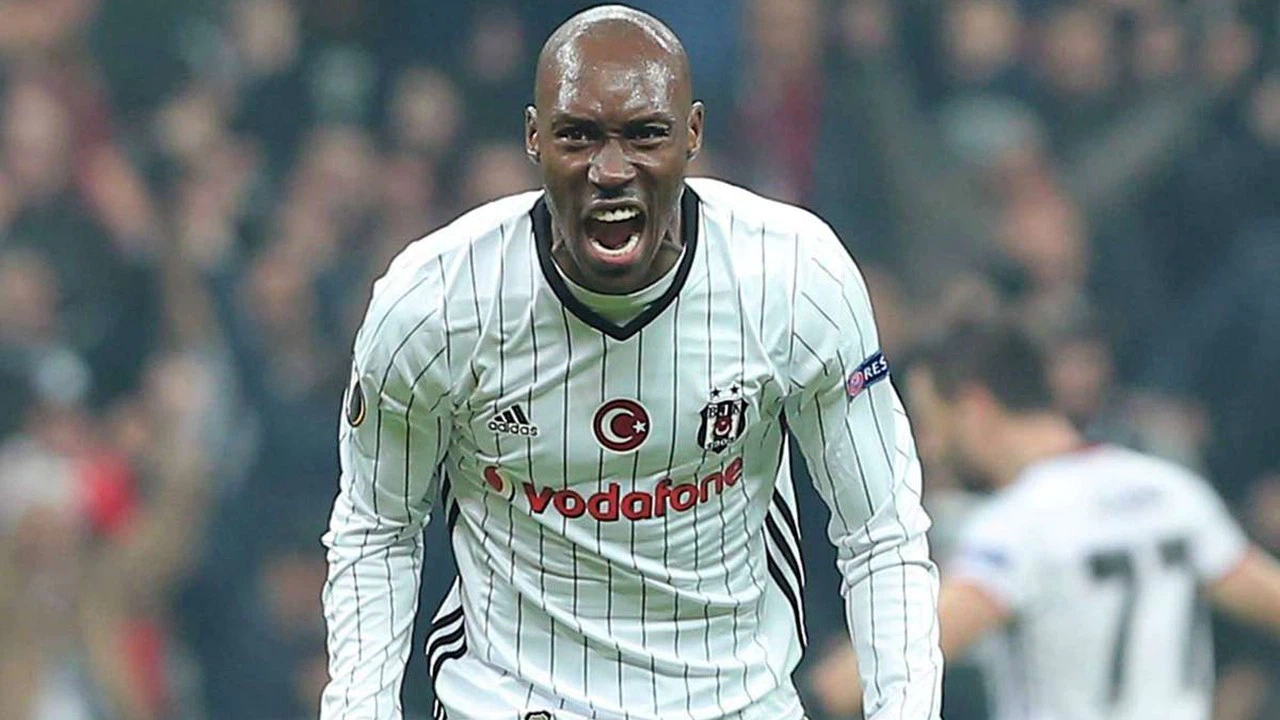 Atiba bir yıl daha Beşiktaş'ta