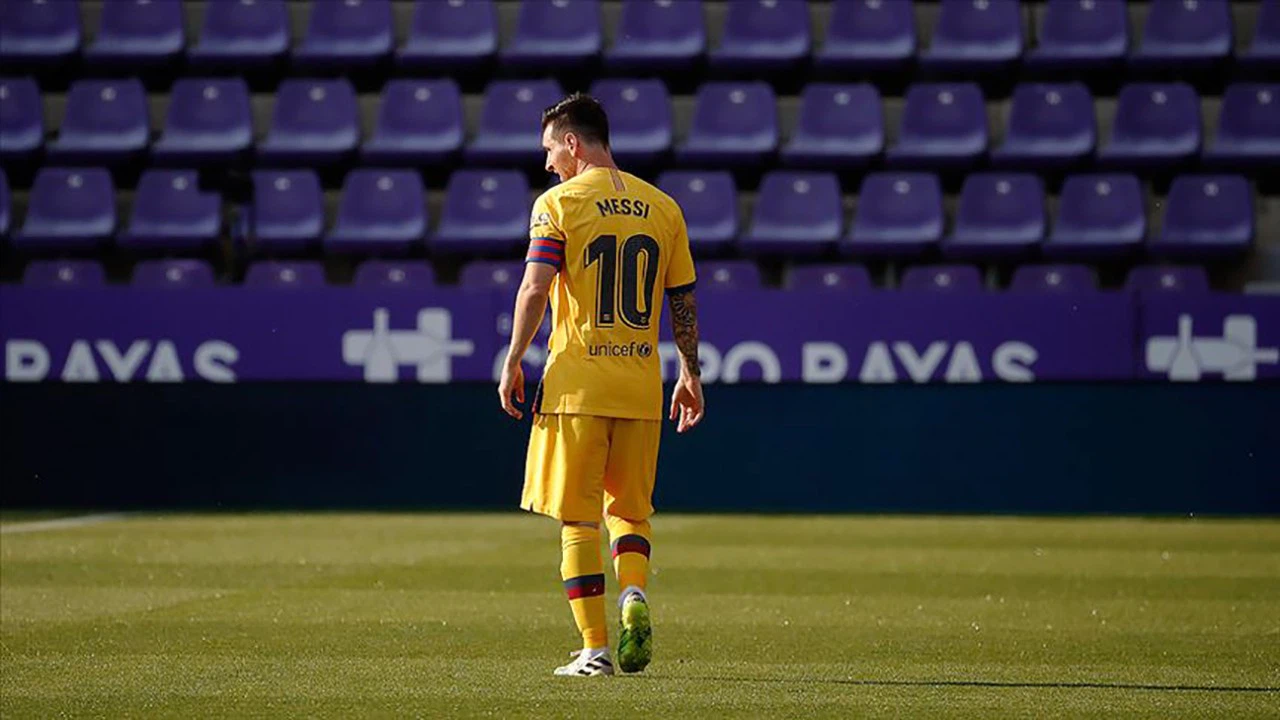Messi, Barcelona'dan ayrılma kararını yönetime bildirdi