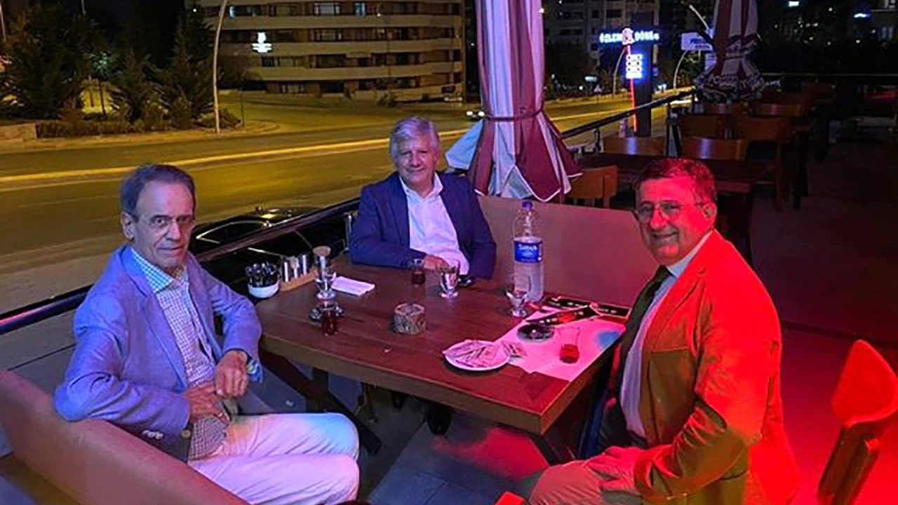 Korona savaşçısı Ceyhan'ın çorbacıda çektirdiği fotoğrafa tepki yağıyor