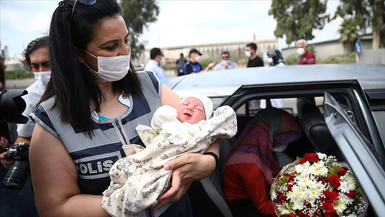Hamile kadın uygulama noktasında doğum yaptı