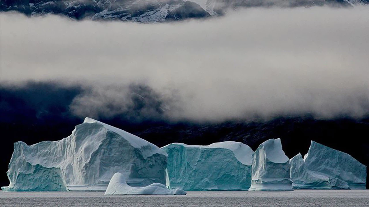 30 yıldan kısa sürede 28 trilyon ton buzul eridi
