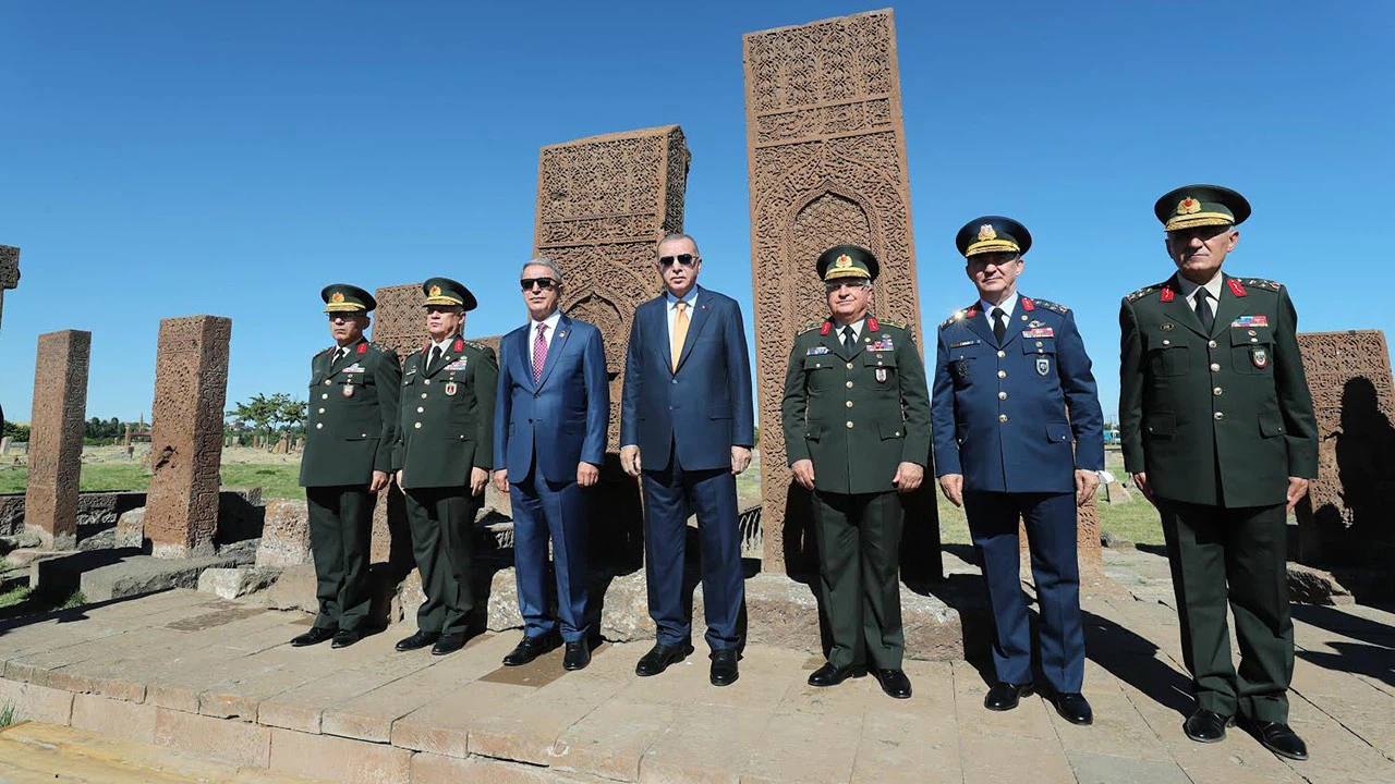 Cumhurbaşkanı Erdoğan Ahlat'ta Selçuklu mezarlığını ziyaret etti