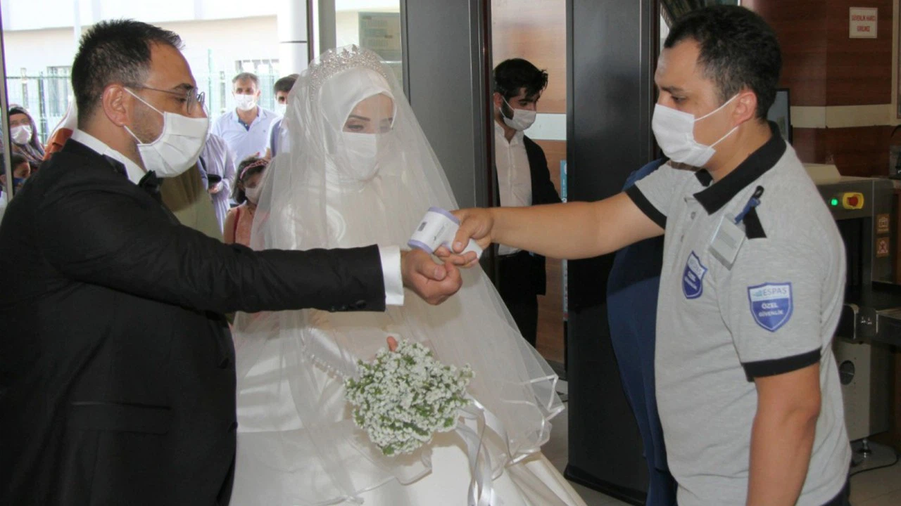 İstanbul'da düğünlerde alınacak koronavirüs tedbirleri yürürlüğe girdi