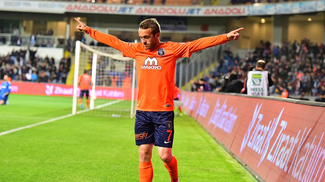 Medipol Başakşehir'in yeni sezon formaları tanıtıldı