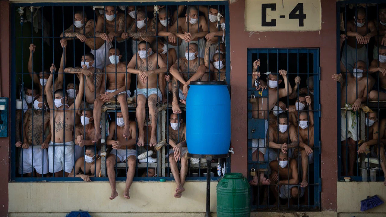 El Salvador hapishanelerinde korkunç görüntü