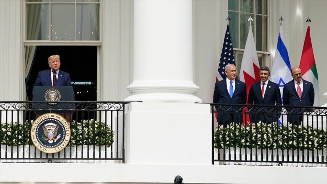 BAE ve Bahreyn İsrail ile imzayı attı