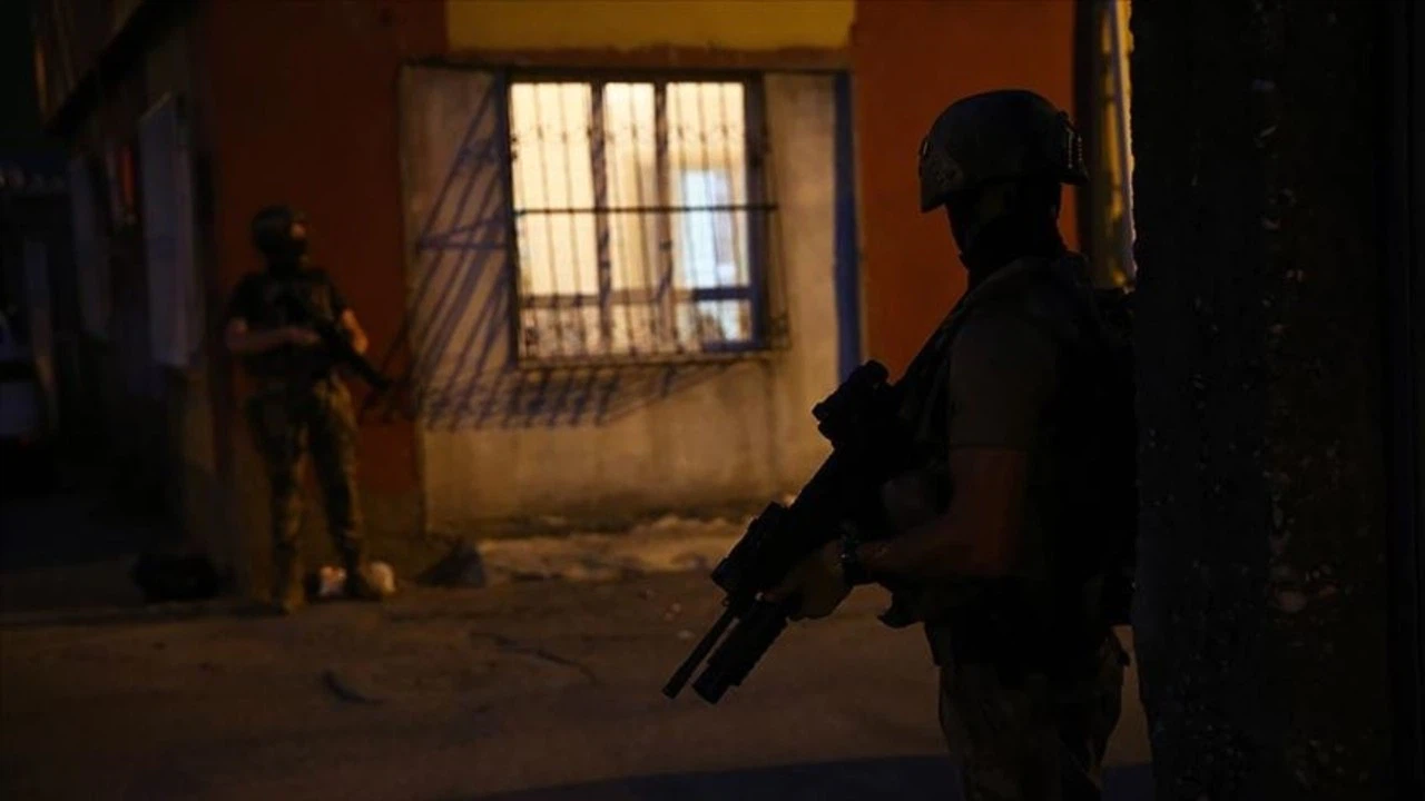 Muş'ta terör örgütü PKK ve iş birlikçilerine yönelik operasyonda 9 kişi yakalandı