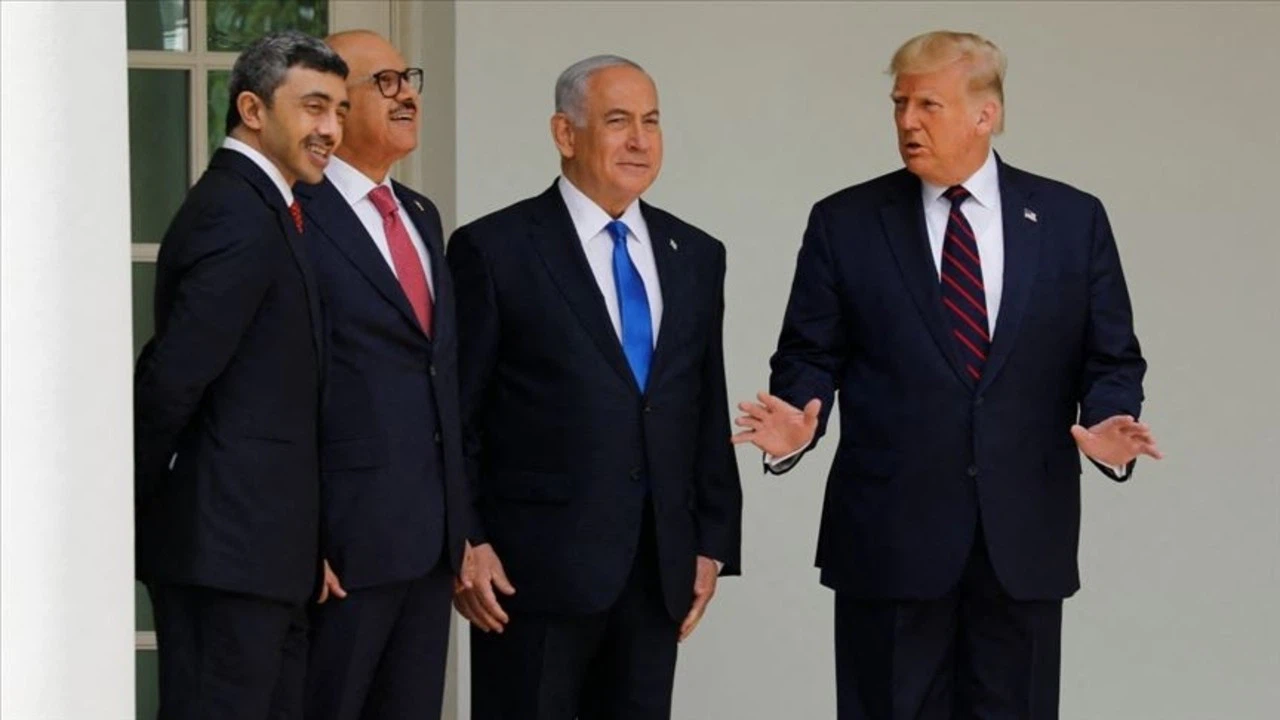 İran, İsrail'le normalleşme anlaşması için "Trump'ın sirkinde oynadılar" dedi.