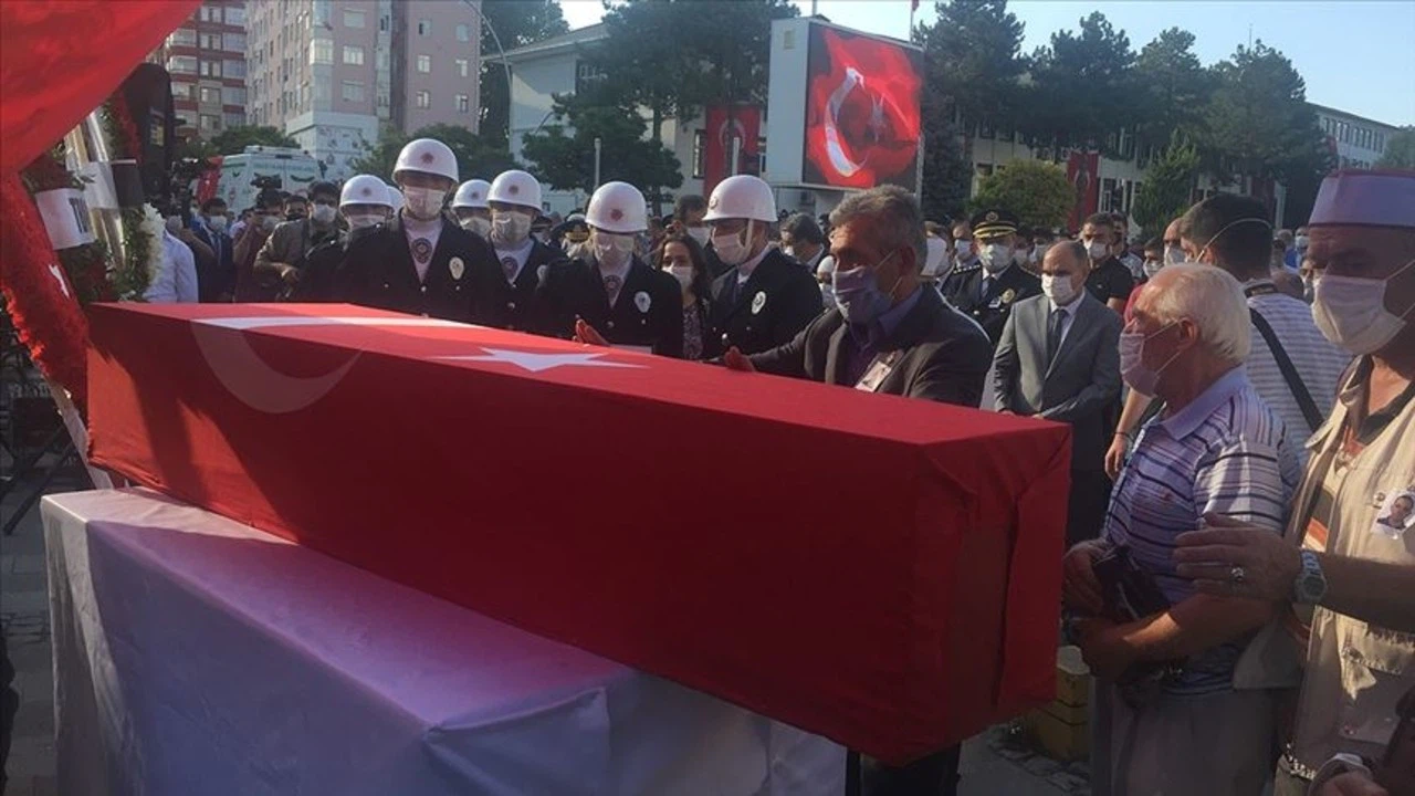 Şehit polis memuru Onur Küçük son yolculuğuna uğurlandı