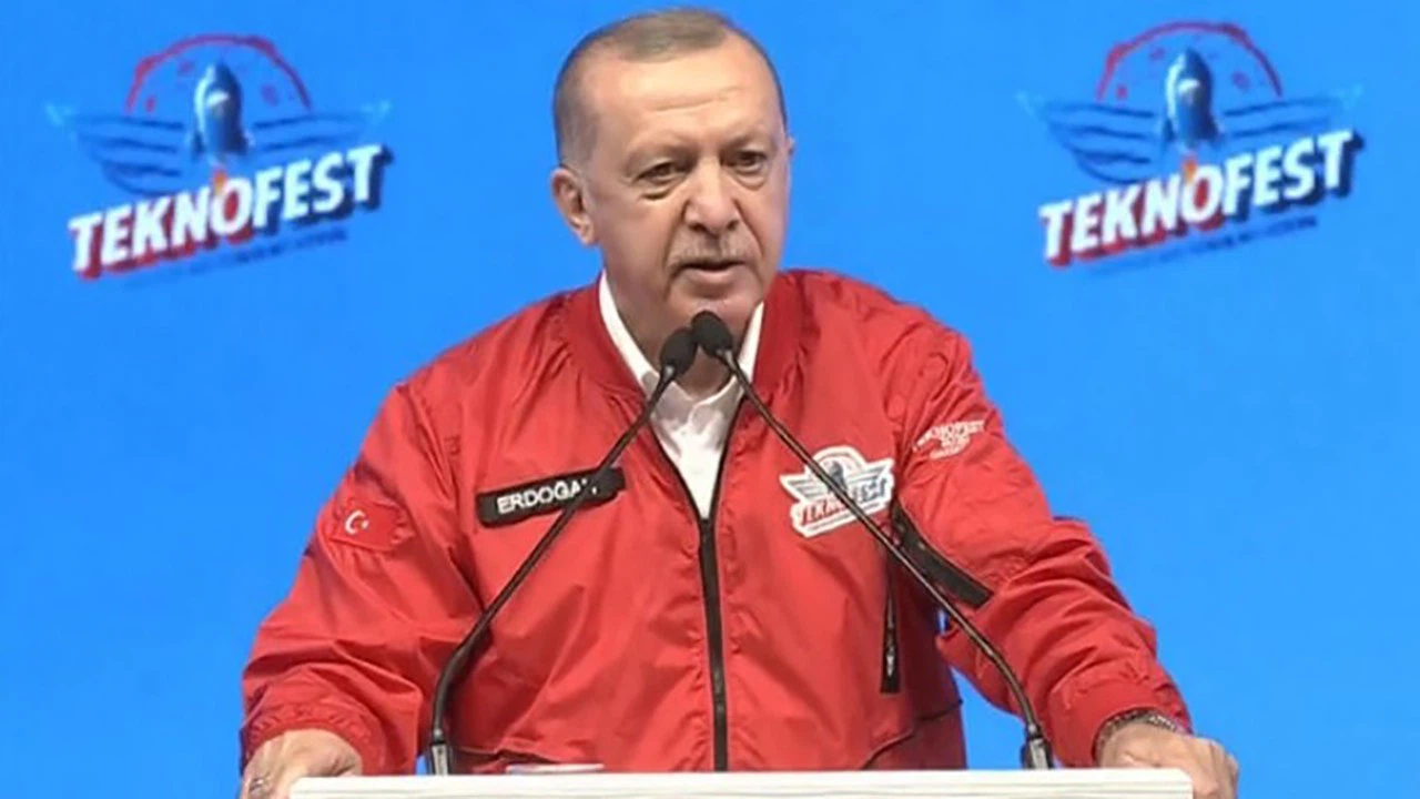 Erdoğan: Gençlerimiz  2053 ve 2071 vizyonlarıyla ulu çınarlara dönüştüreceklerdir