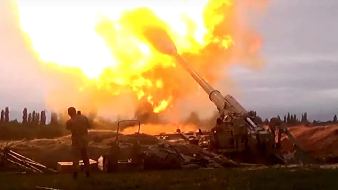 Azerbaycan, Karabağ'a bombardımana başladı