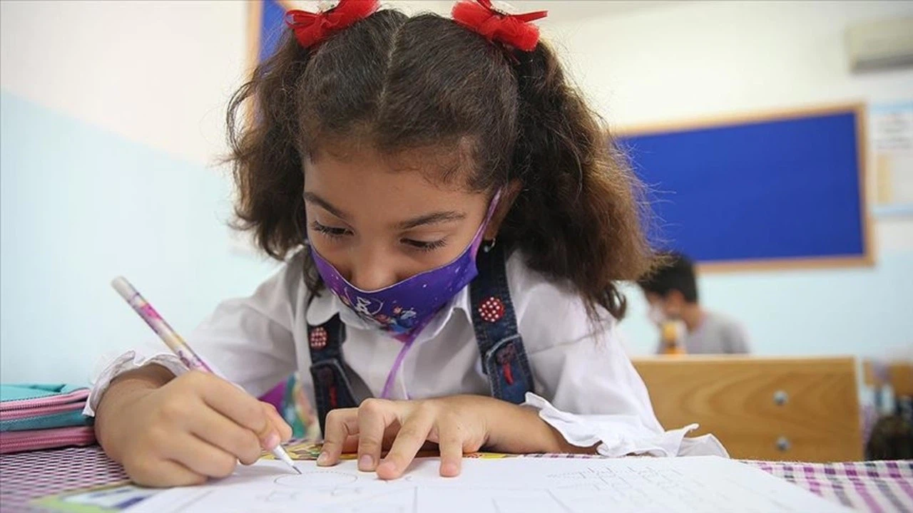 İlkokullar ile 8. ve 12. sınıflar 12 Ekim'de yüz yüze eğitime başlıyor