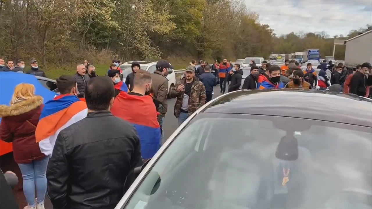 Fransa'da Türklere saldırı! Yaralılar var