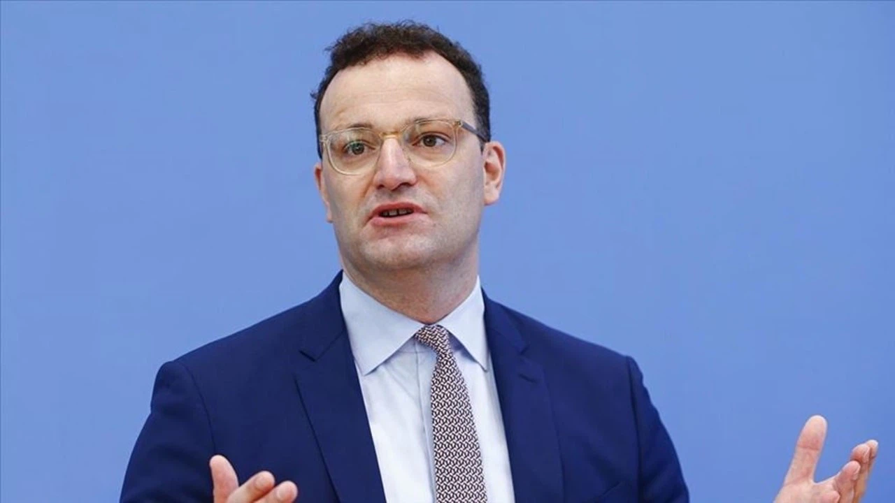 Almanya Sağlık Bakanı Spahn: Sağlık personelinin kapasitelerinin sınırına geldiği uyarılarını dikkate alıyorum