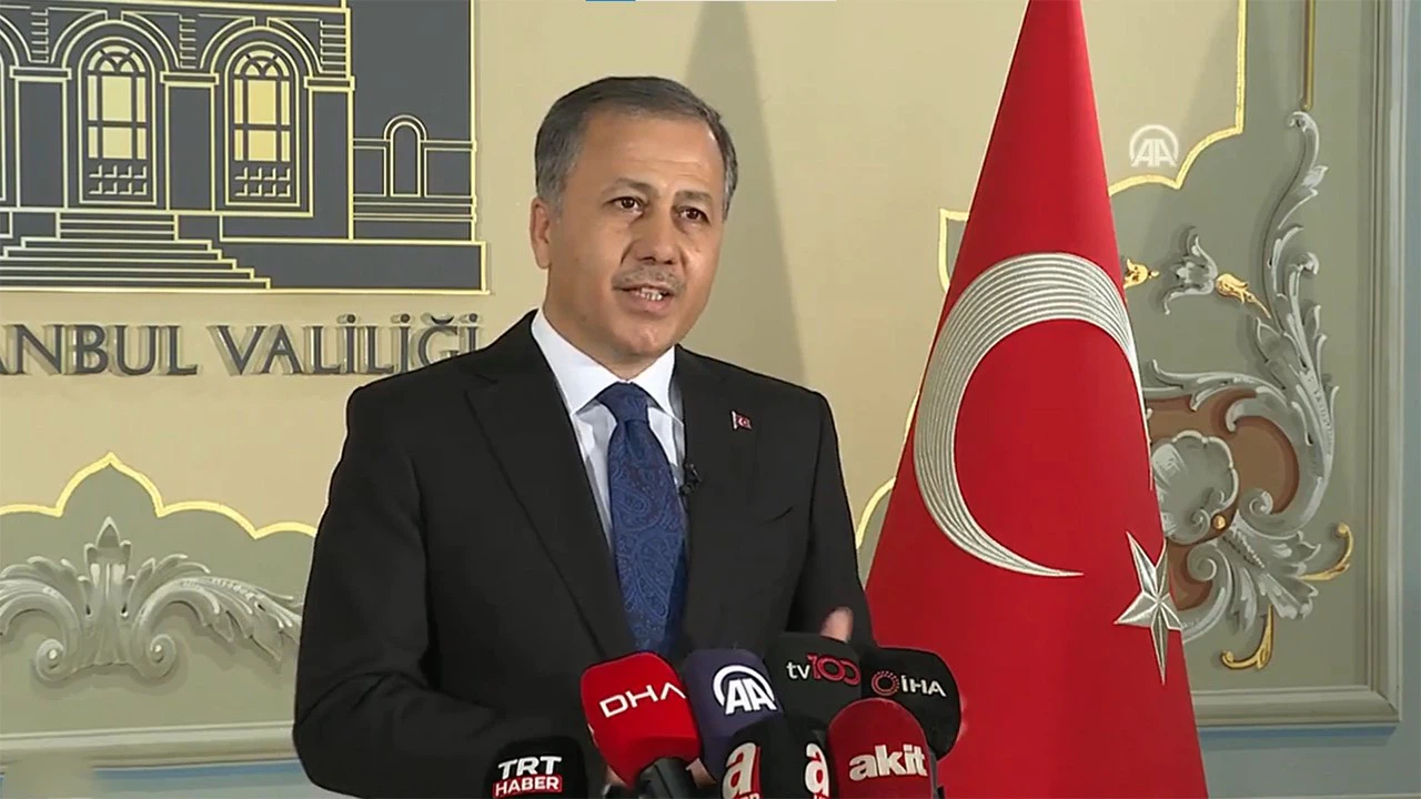  Bakan Yerlikaya: "8 göçmen kaçakçısı organizatörü yakalandı"