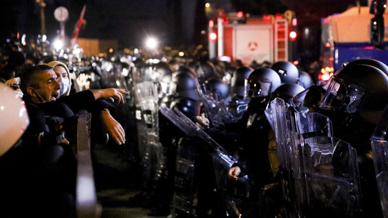 Gürcistan'da ortalık karıştı