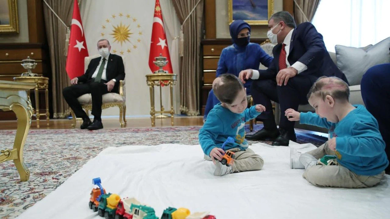 Siyam ikizleri Külliye'de