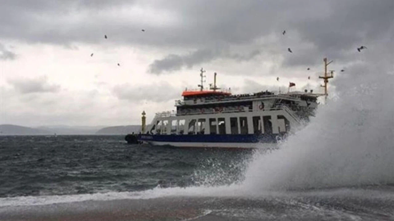 Marmara'da deniz ulaşımına fırtına engeli