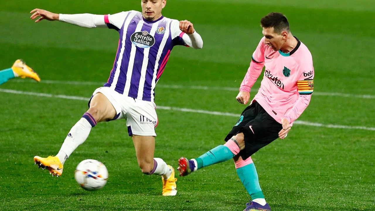 Barcelona, Messi'nin takımda kalması için Agüero'yu transfer etmek istiyor