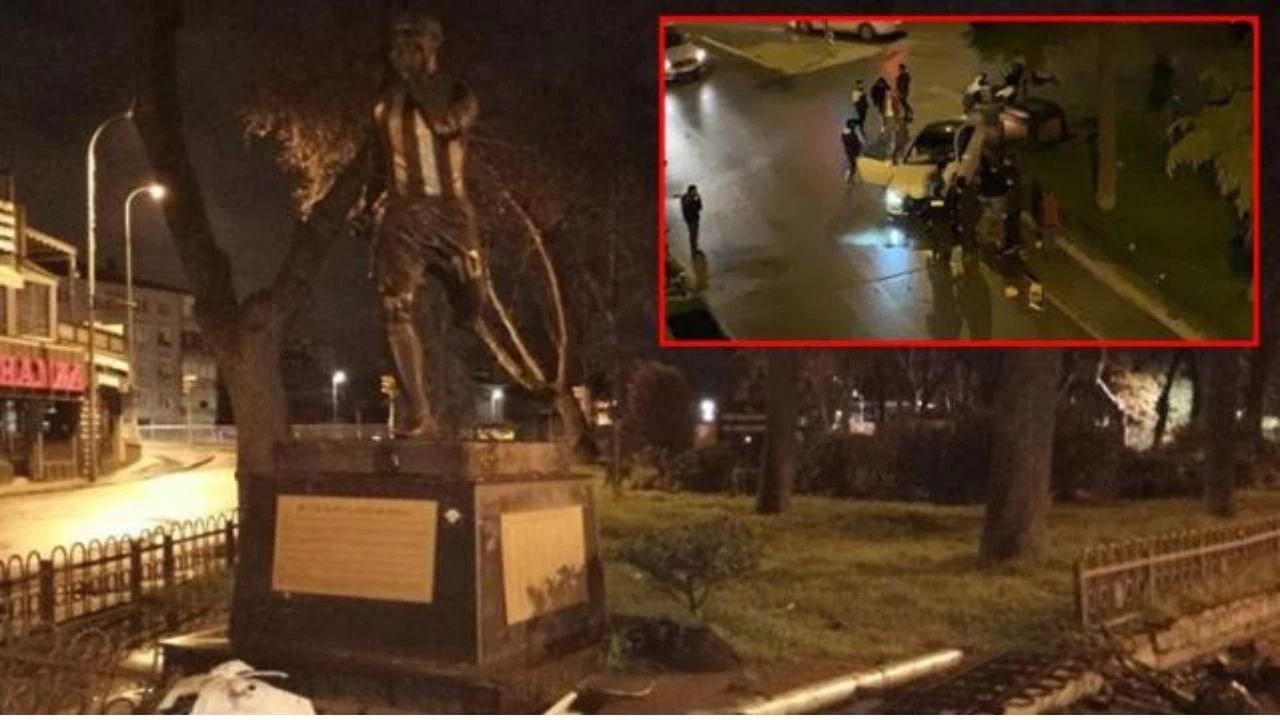 Kadıköy'de bulunan Alex de Souza'nın heykeline otomobil çarptı