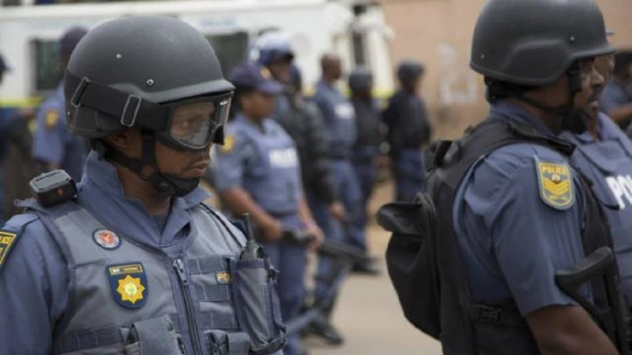 Güney Afrika'da gemide yaklaşık 1 ton kokain ele geçirildi