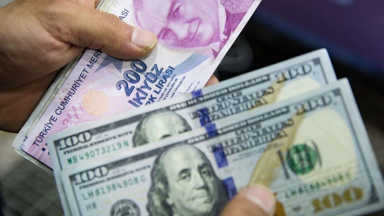 İngiliz banka devi Standard Chartered'tan rekor dolar/TL tahmini!