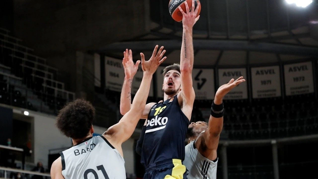 Fenerbahçe Beko, ASVEL'i Fransa'da devirdi