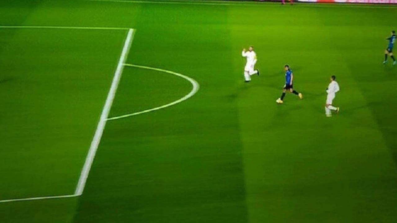 Şampiyonlar Ligi'nde tartışılan olay: Gole giderken maçın ilk yarısını bitirdi