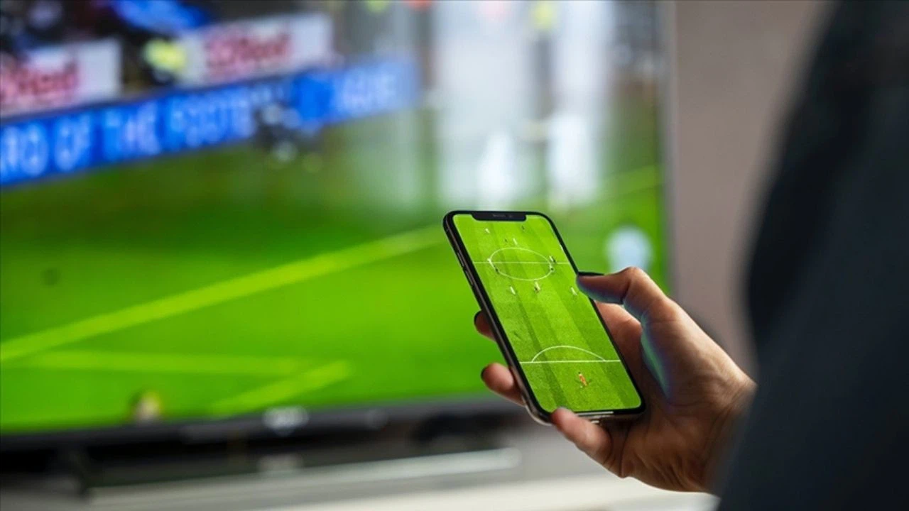 Tribünler salgında boşken sosyal medyada doldu