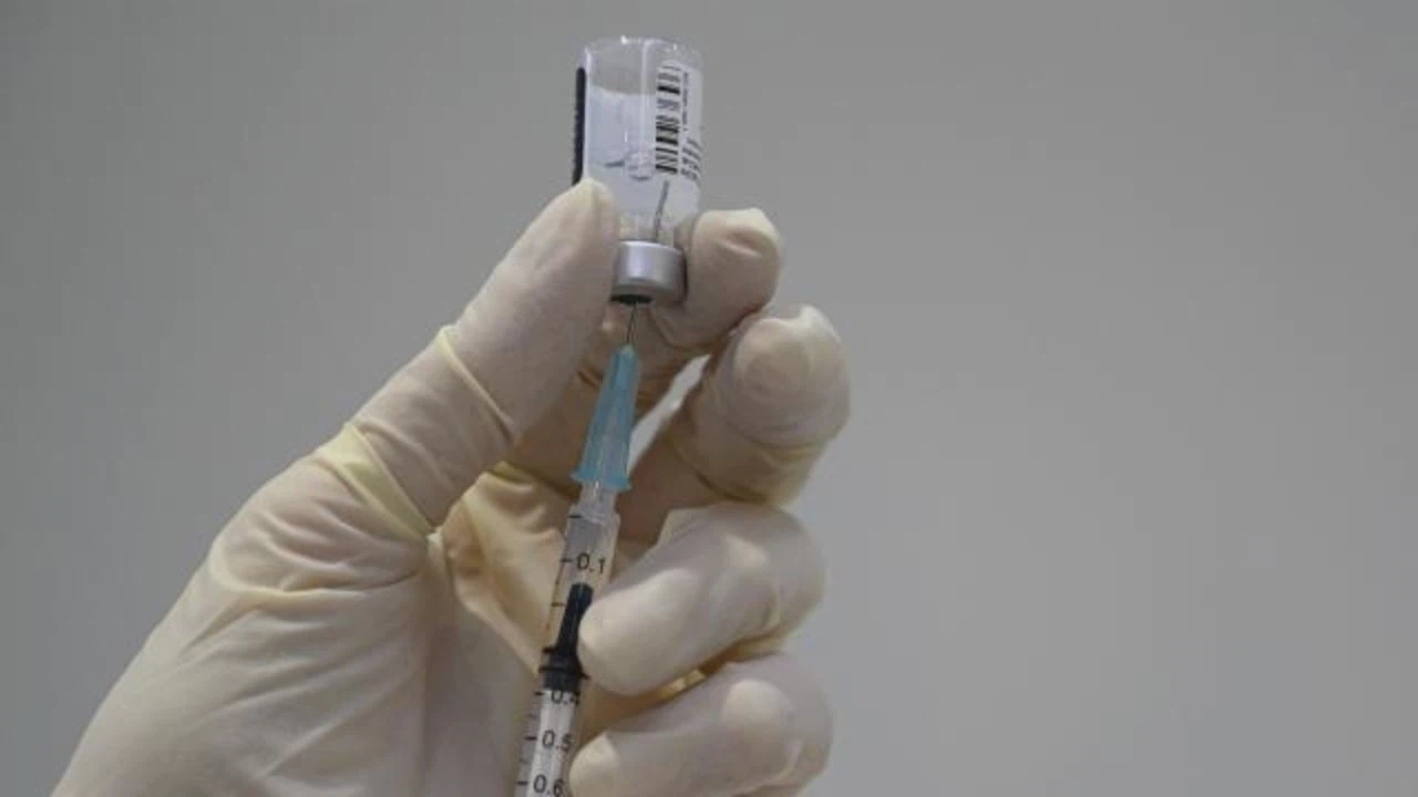 Kovid-19'la mücadele kapsamında uygulanan toplam aşı miktarı 15 milyonu geçti