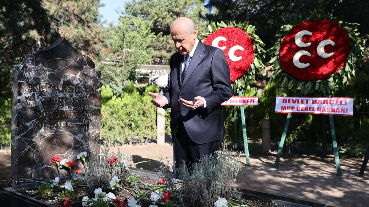Bahçeli, Türkeş'in vefatının 25. yılı dolayısıyla mesaj yayımladı