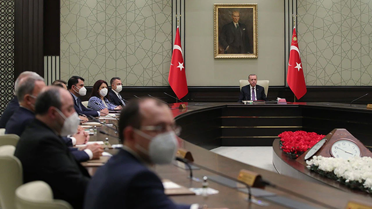 Kabine bugün toplanıyor! Kısıtlama bir güne inebilir