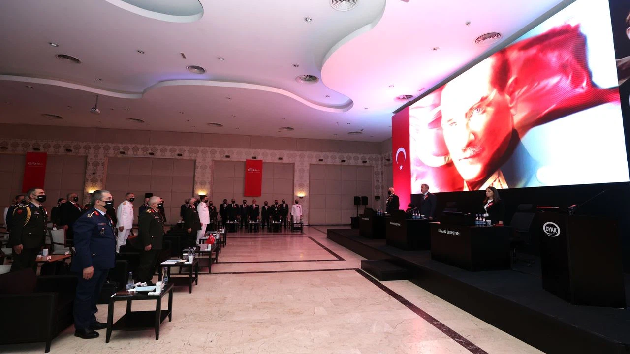 Milli Savunma Bakanı Akar, beraberindeki TSK komuta kademesi ile OYAK Genel Kurulu'na katıldı