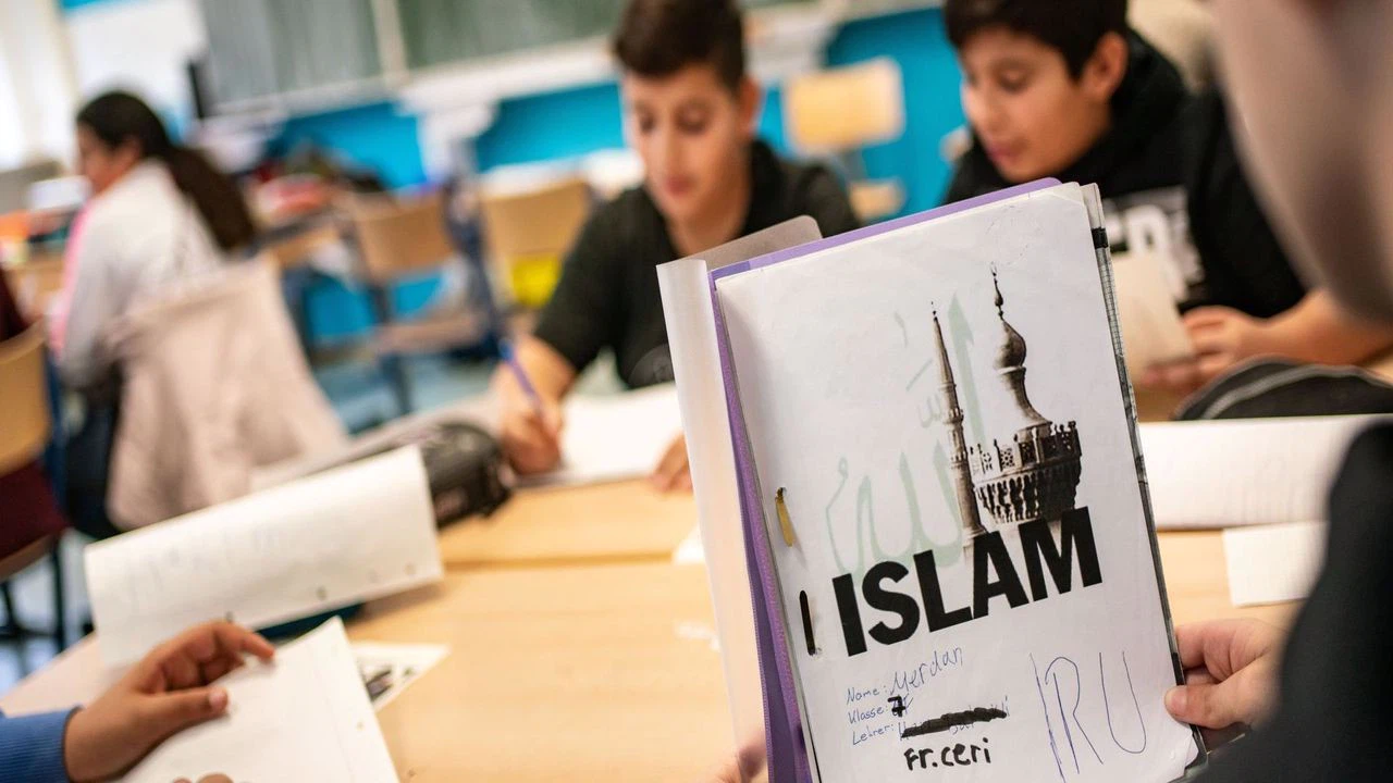 Almanya'da mahkeme, Hessen eyaletinde din dersi vermesi engellenen DİTİB'i haklı buldu