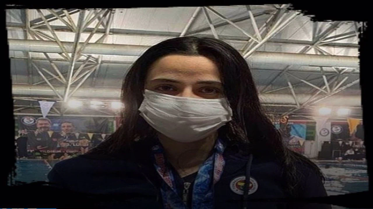 Deniz Ertan, Avrupa Gençler Yüzme Şampiyonası'nda gümüş madalya kazandı