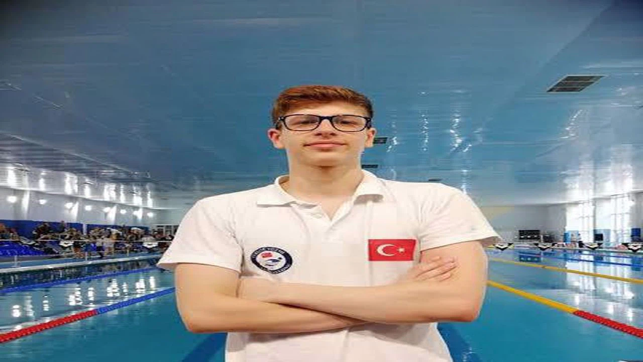 Milli yüzücü Batuhan Filiz, gençlerde Avrupa şampiyonu oldu