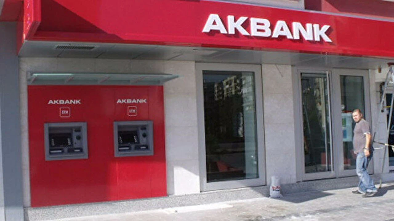 Akbank'tan hizmet kesintilerine ilişkin yeni açıklama: Sistemleri kademeli olarak devreye alacağız