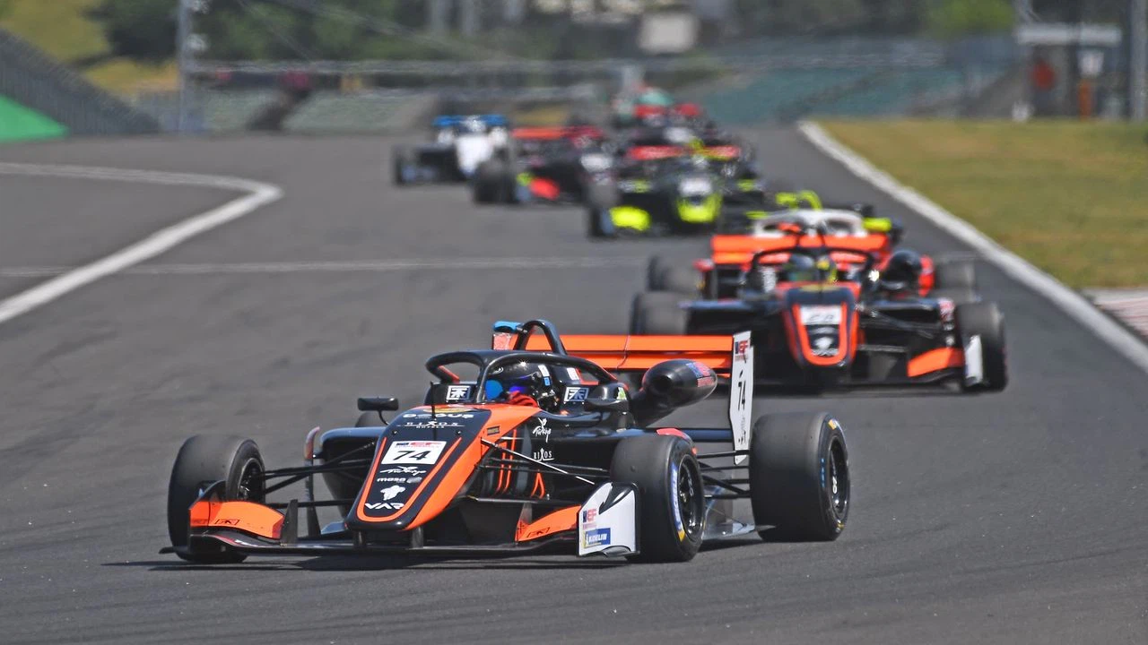 Milli otomobil sporcusu Cem Bölükbaşı'nın büyük hedefleri var