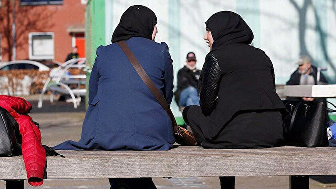 Avrupa Adalet Divanı'ndan skandal karar: Başörtü yasağının önünü açtı