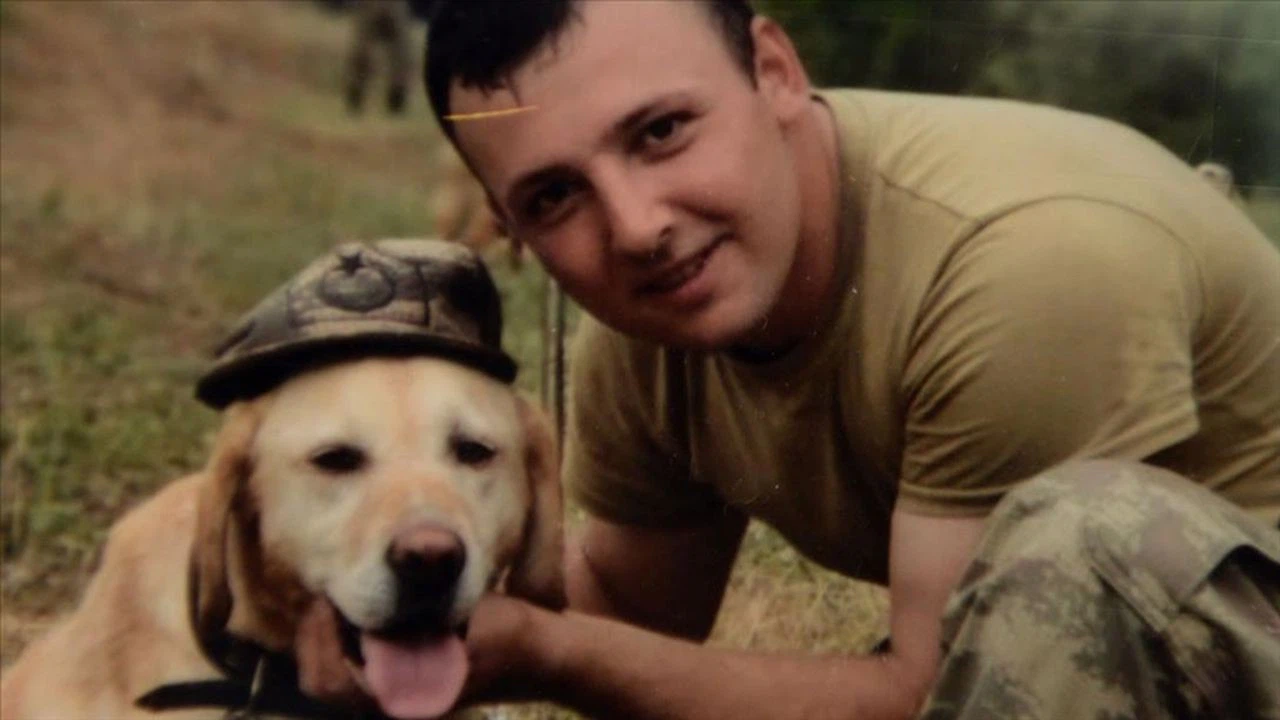Oğullarını şehit verdikleri saldırıda gazi olan görev köpeği Atmaca'yı sahiplendiler