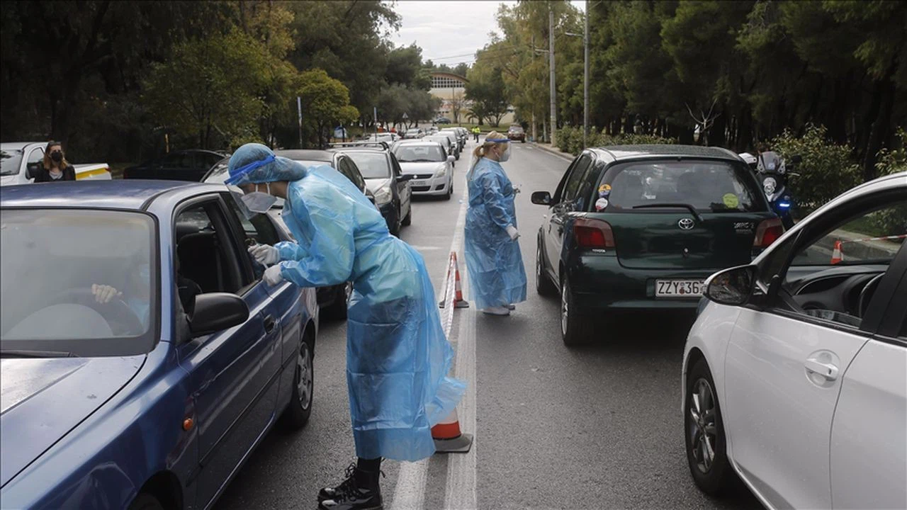 Yunanistan’da Kovid-19 vakaları endişe verici boyuta ulaştı