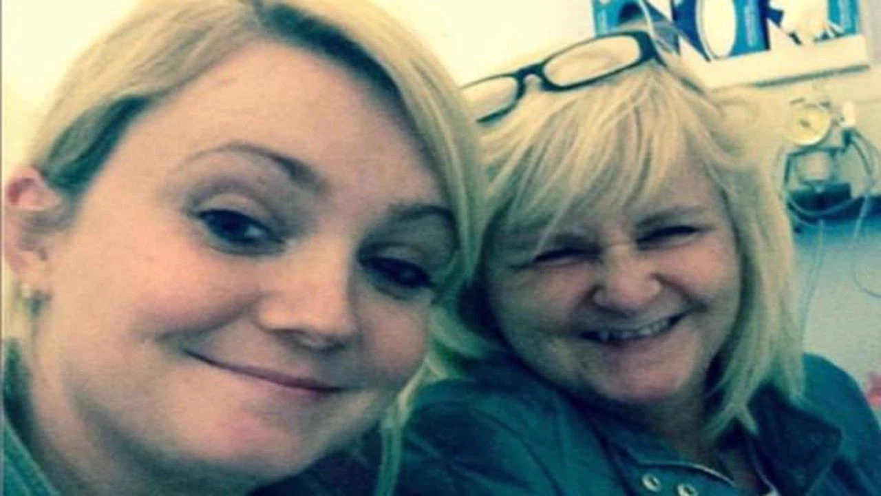 Aşı karşıtı anne kızının hemşire olarak aşı yaptığı hastanede hayatını kaybetti!