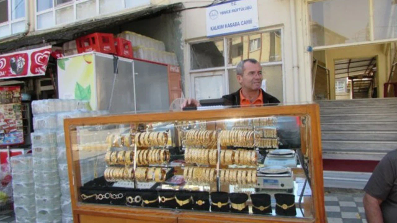 40 yıldır simit satar gibi altın satıyor
