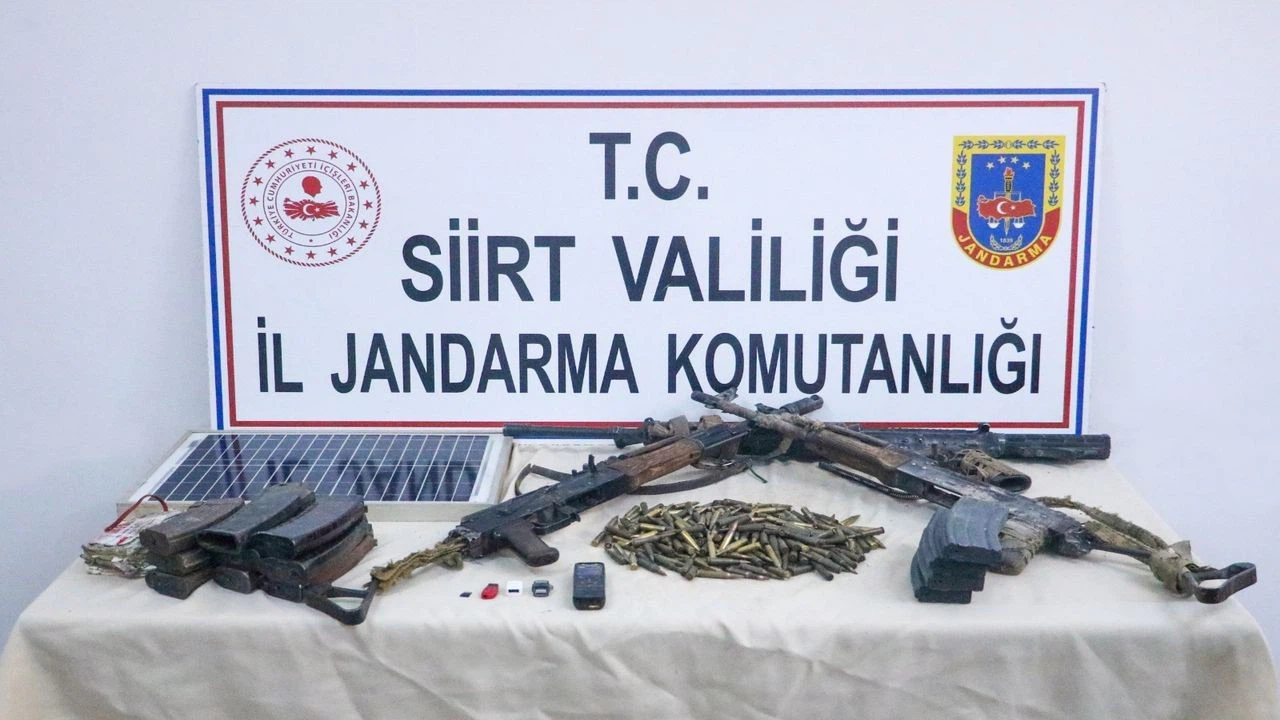 Siirt'te etkisiz hale getirilen PKK'lı teröristlere ait silah ve mühimmat ele geçirildi