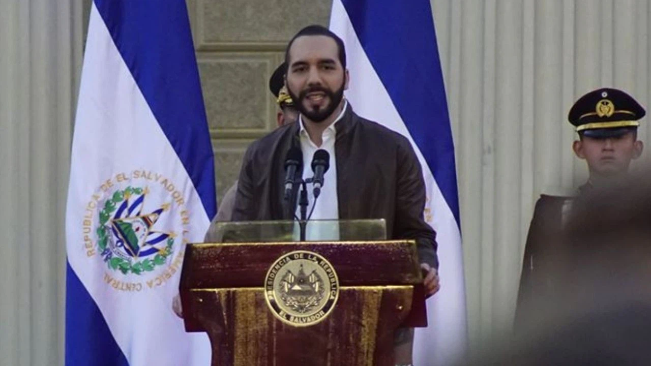 El Salvador Devlet Başkanı kendisini diktatör olarak tanımladı