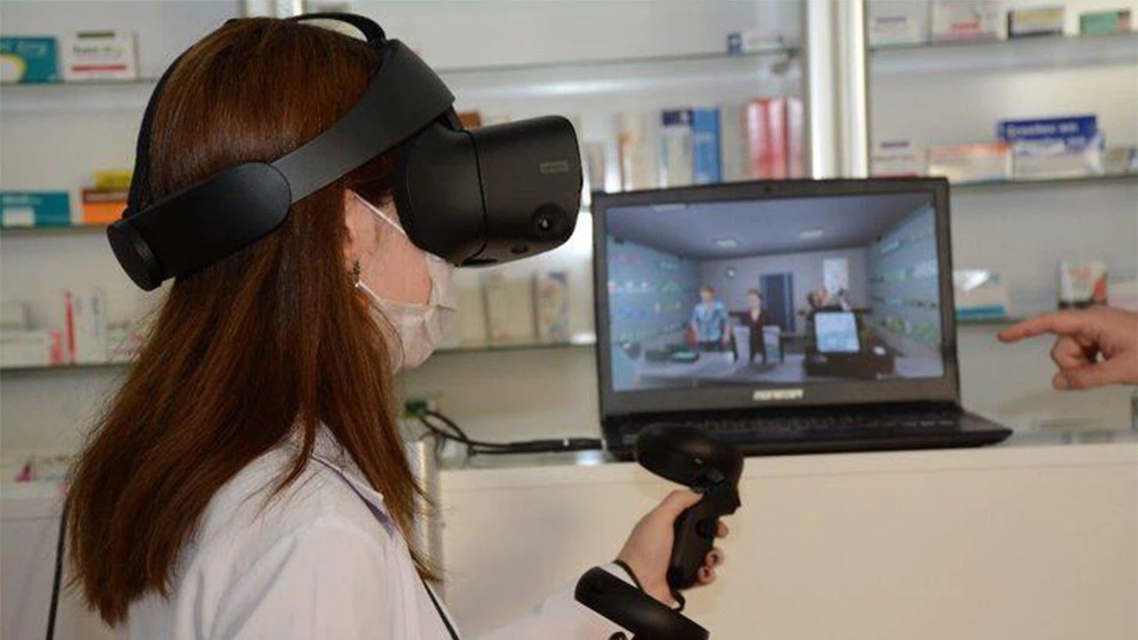 Eczacılara sanal gerçeklik uygulaması