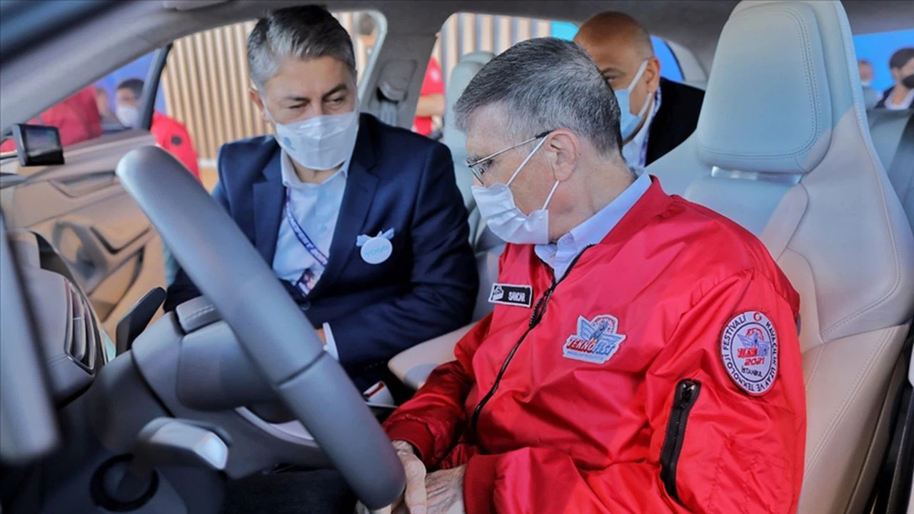 Nobel ödüllü Türk bilim insanı Sancar, TOGG'un direksiyonuna geçti