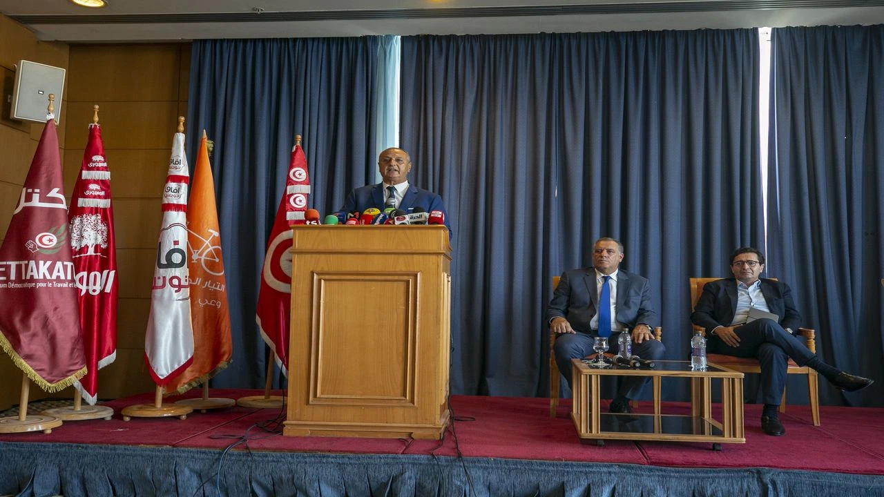 Tunus'ta 4 parti Cumhurbaşkanı'nın "olağanüstü kararlarına" karşı ittifak kurdu